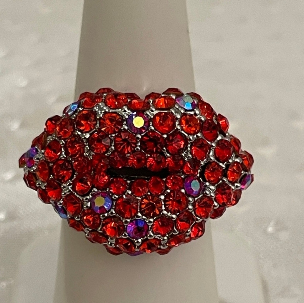 RARE Bath & Body Works Rhinestone Lips 💋 Ring Silver Plated. Sz 7! - Picture 4 of 11